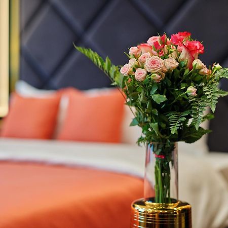 Hotel Pupin ノヴィ・サド エクステリア 写真 A bouquet of flowers
