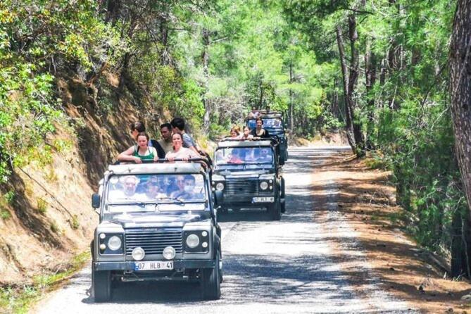 Hotel Pupin ノヴィ・サド エクステリア 写真 Jeeps on the island of Brač