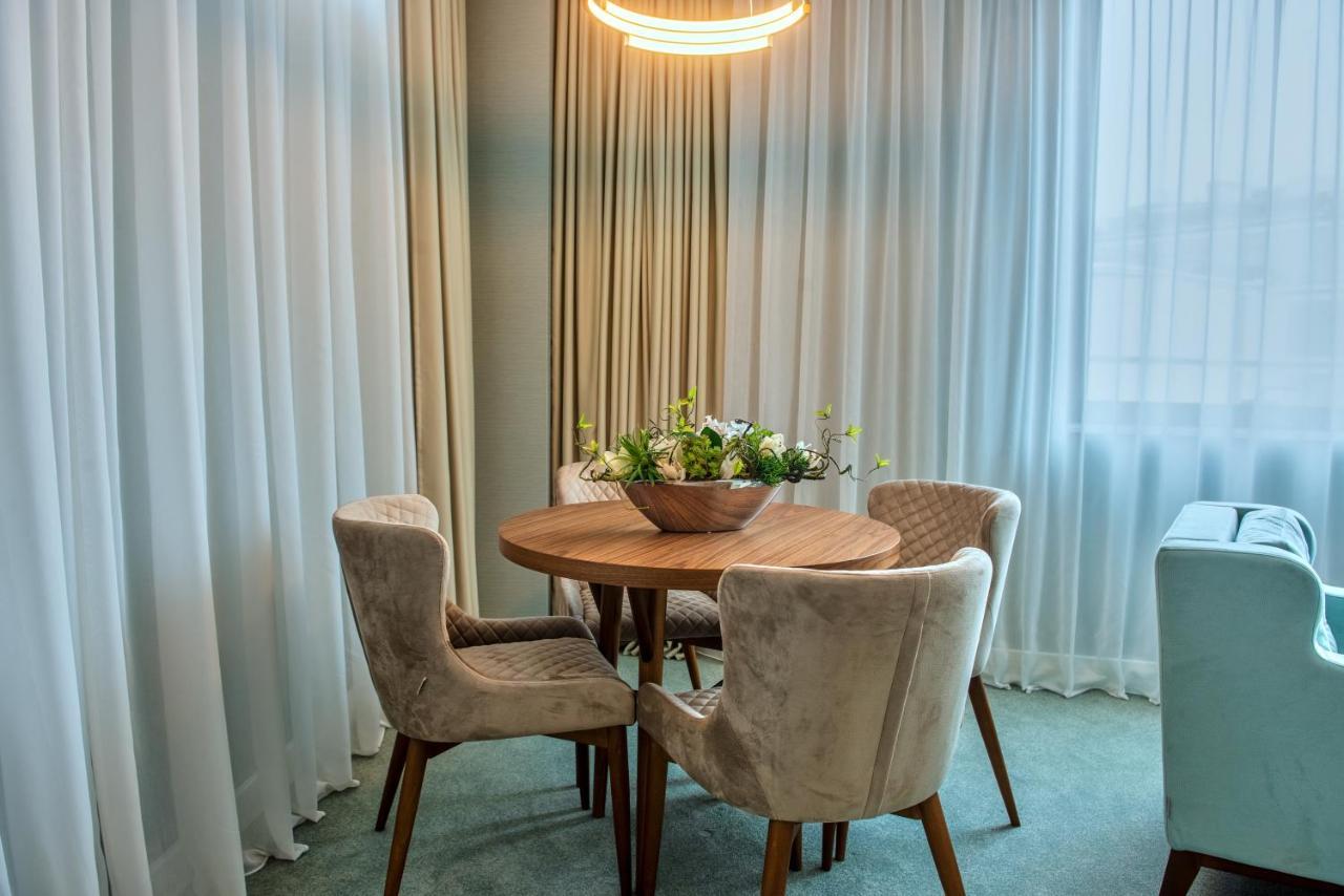 Hotel Pupin ノヴィ・サド エクステリア 写真 A dining room in a hotel
